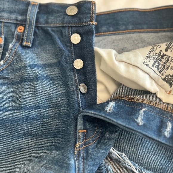 Levi’s 501 original denim shorts size 26 - Picture 3 of 6